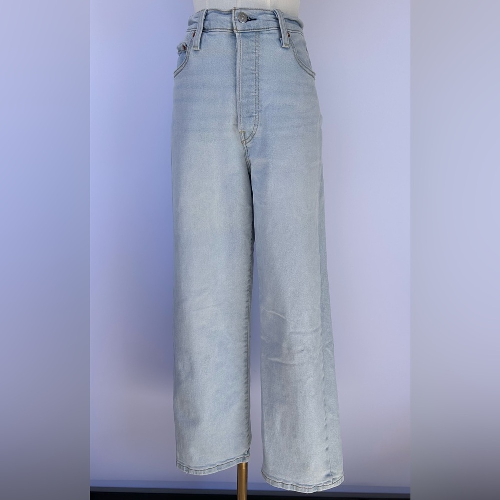 Levi’s Women’s Ribcage Straight Ankle Jean Light Wash‎ Button Fly Hi-Rise 28/27